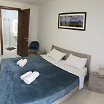 Valley 1 *
